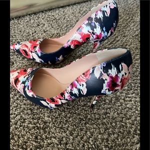 Kate Spade navy blue floral leather pumps!